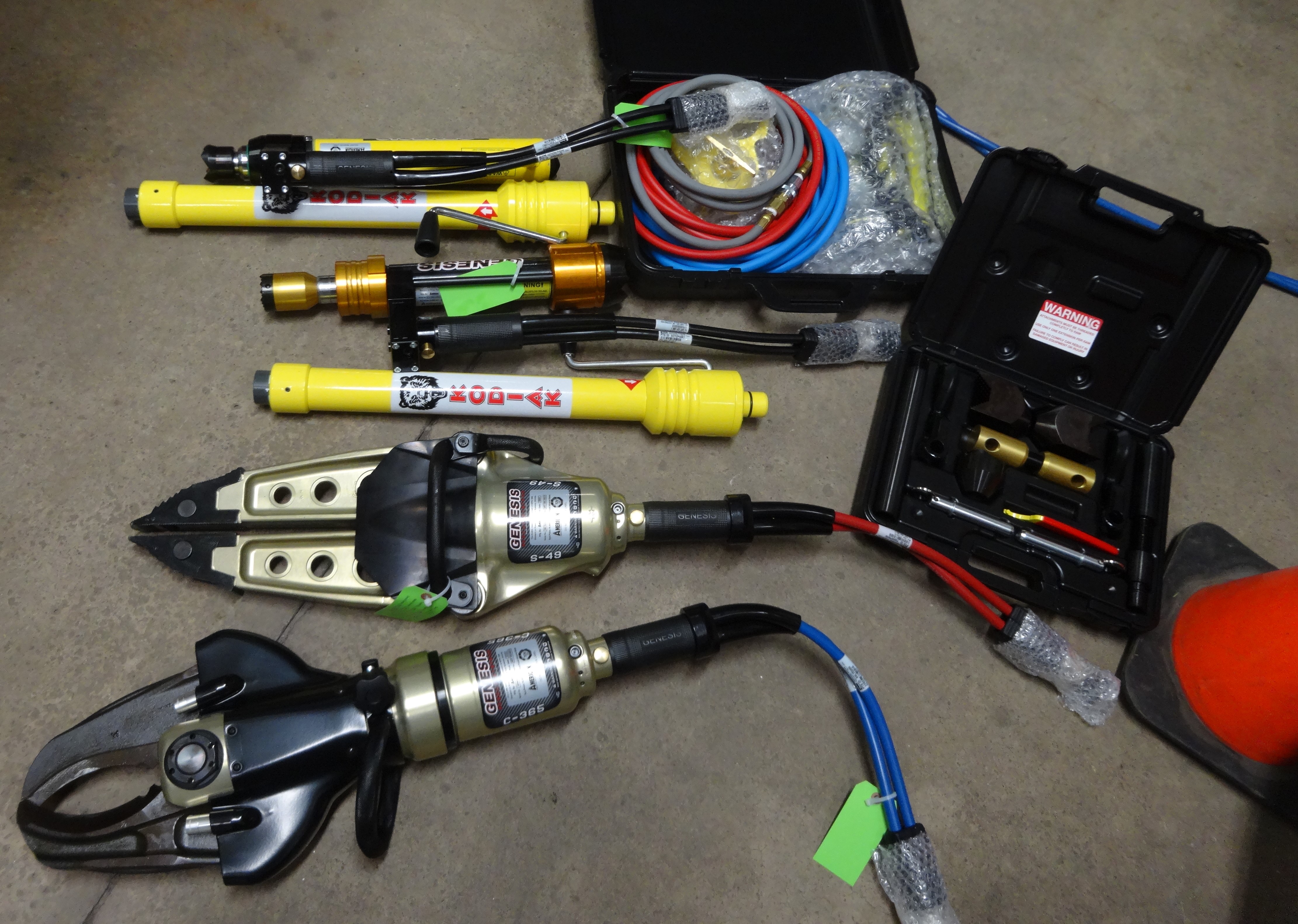 Brookfield Township Fire Department recently took possession of these new rescues tools. Howell Rescue Systems installed new hydraulic hose and accessories on the rescue truck to give power to the spreading and cutting tools.