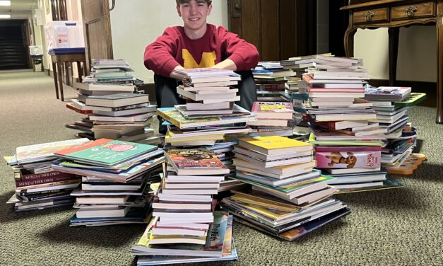 Teen collects books to encourage reading